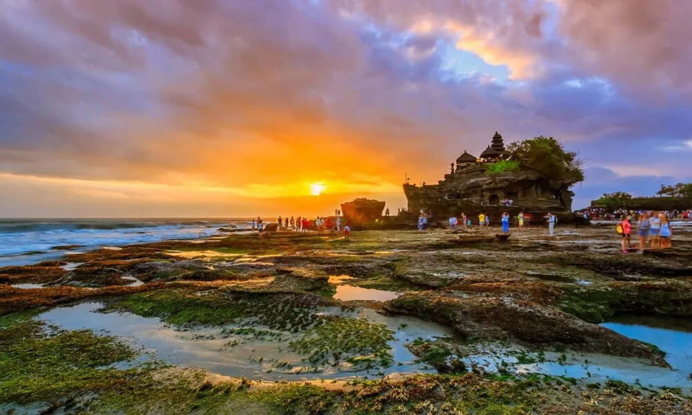 Atardecer en el templo Tanah Lot