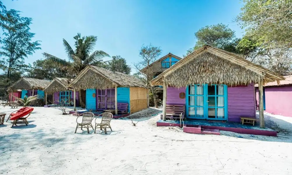 Bugalows en playa de Koh Rong Samloem