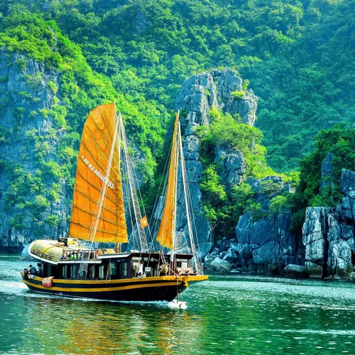 HA LONG BAY - HANOI - HUE
