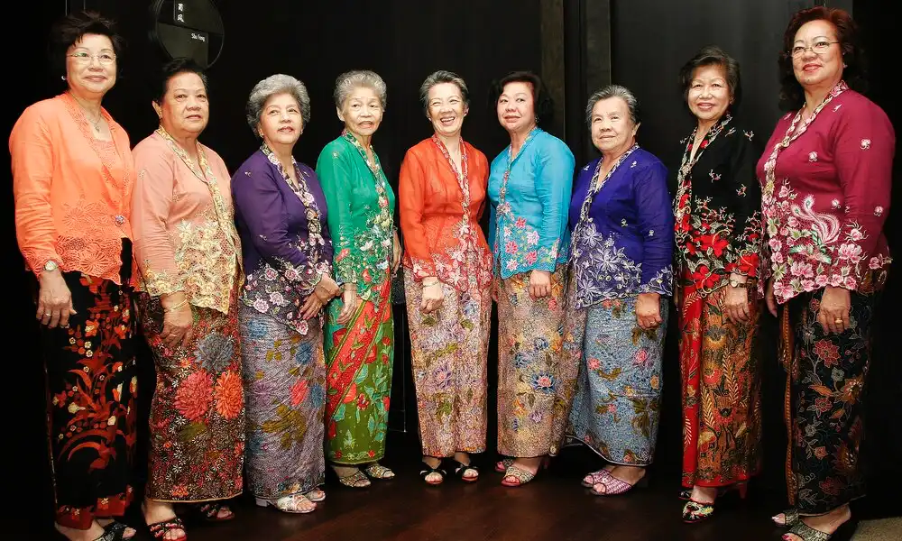Kebaya (sarong y kain) - prenda tradicional de Indonesia