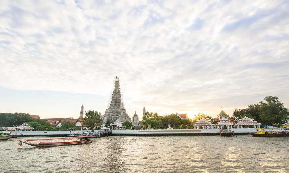 Disfrutar del paisaje de Bangkok en el río Chao Pharaya
