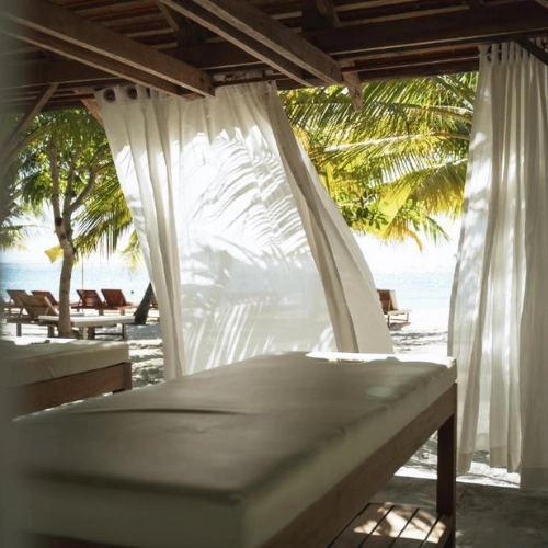 https://avexvietnamtravel.com/wp-content/uploads/2025/07/Long-Set-Resort.webp