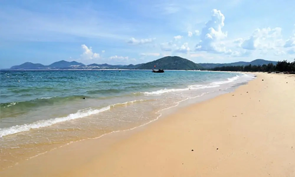 Playa de Tu Nham silenciosa como una gema gentil