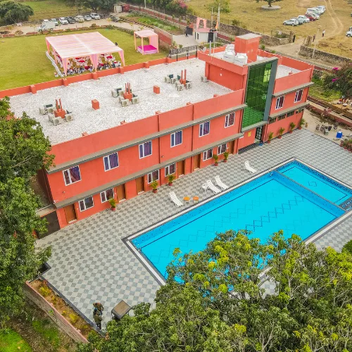 https://avexvietnamtravel.com/wp-content/uploads/2025/07/Weekender-Resort.webp