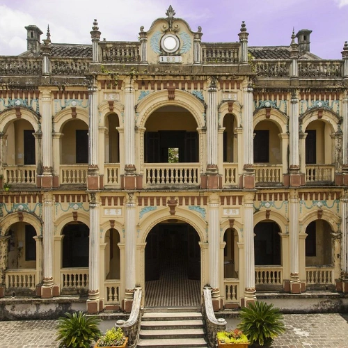 Aldea Ban Pho - Palacio Hoang A Tuong