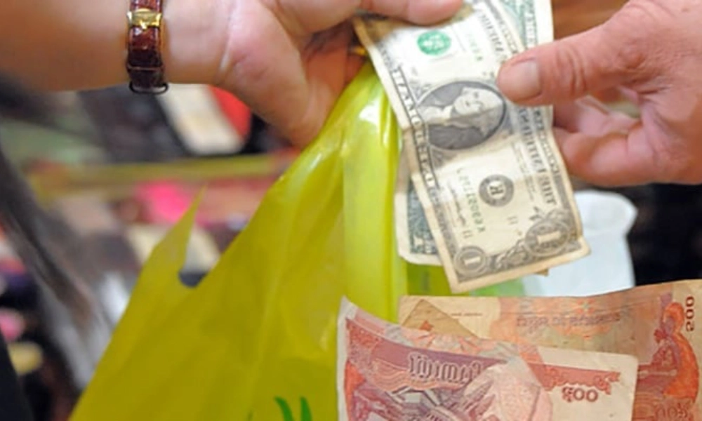 Aunque pagas en dólar el cambio en riel