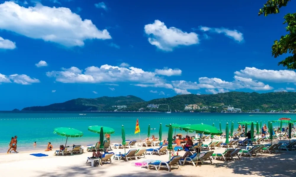 Relajarse en playa de Phuket