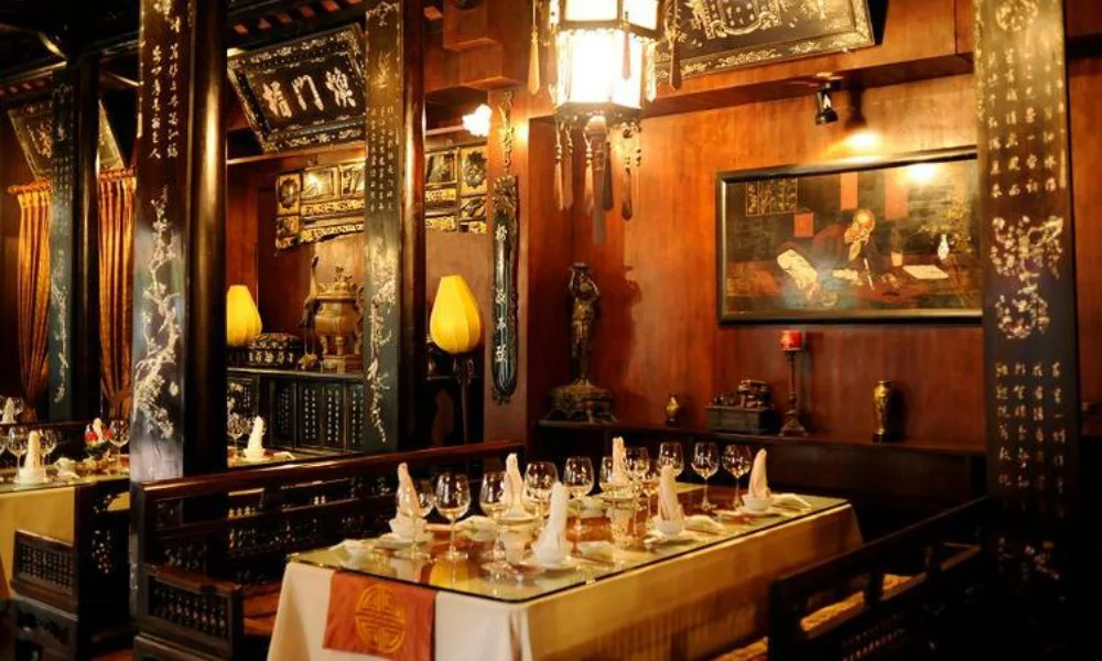 Restaurante de estilo antiguo de Hanoi