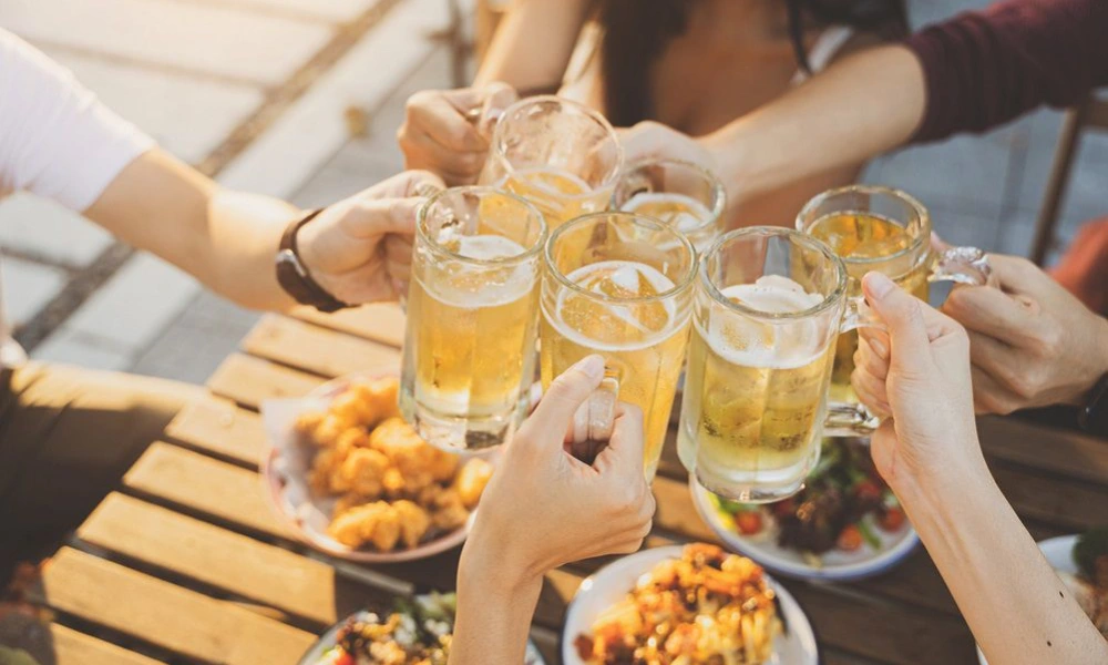 Ambiente alegre de los bares de cervezas