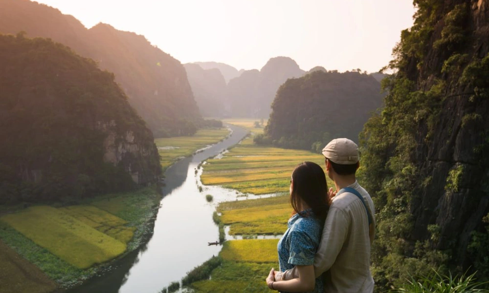 Hacer un viaje de la luna de miel en el país con la forma de “S”