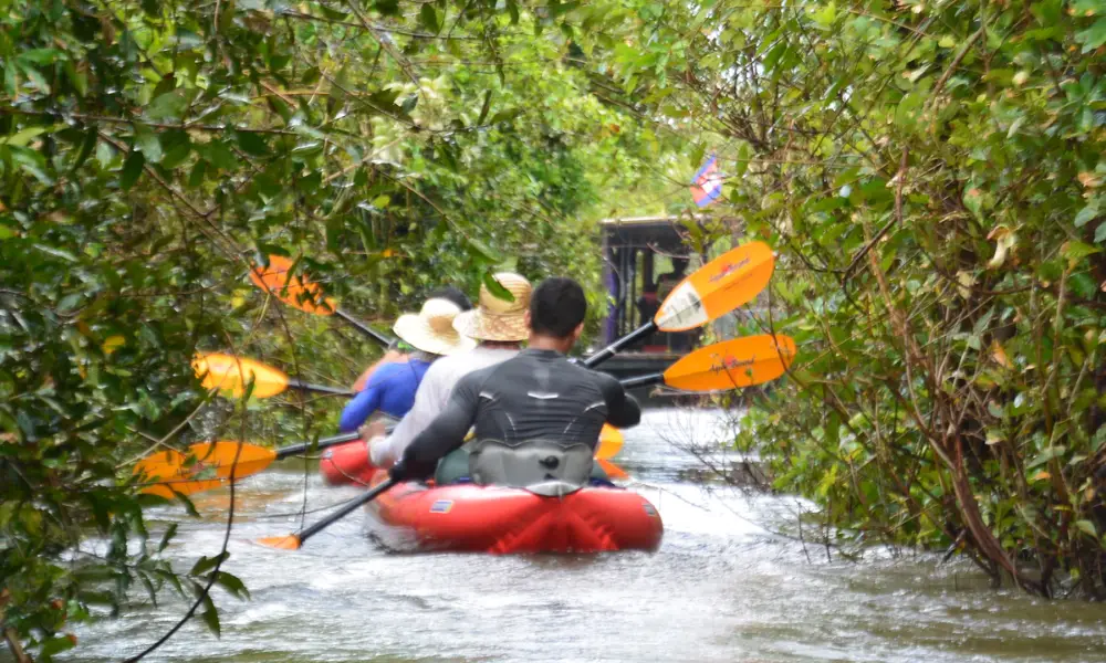 Kayak por el río Sangker
