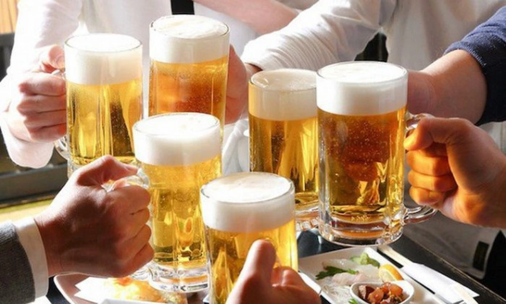 Manera de beber cervezas de los vietnamitas