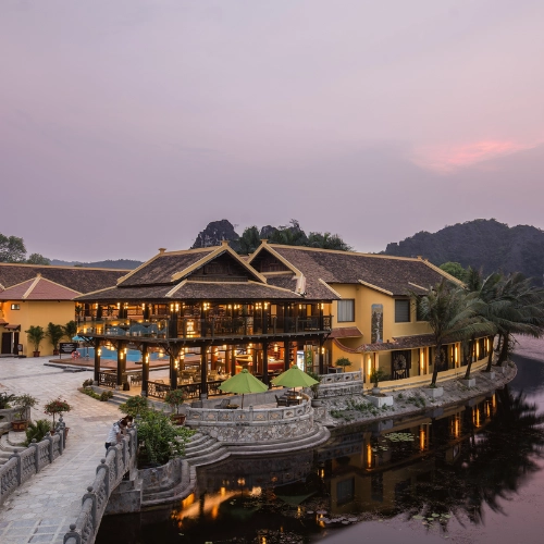 https://avexvietnamtravel.com/wp-content/uploads/2025/11/Esmeralda-Resort-Tam-Coc.webp