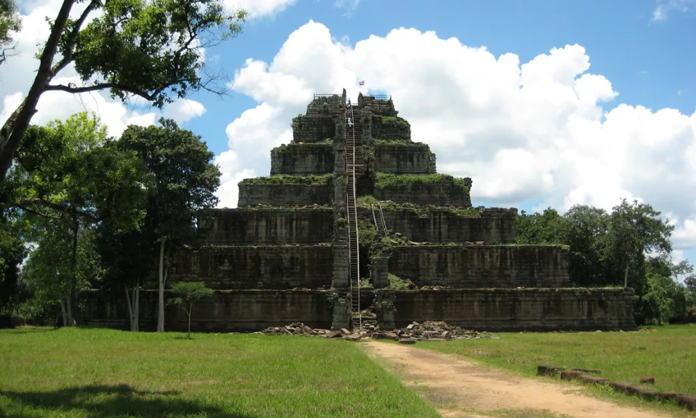 Pirámide jemer en la selva – Koh Ker