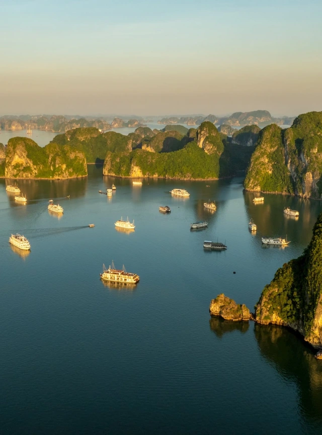 Magnifíca bahía de Halong en un día