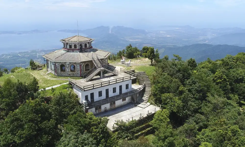 Montaña Bach Ma - Hue