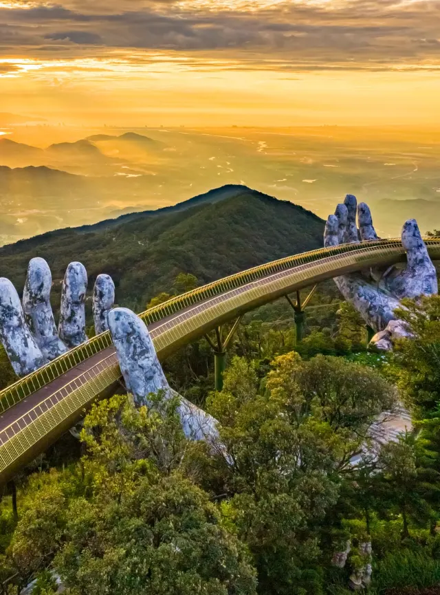 Un paseo por las nubes en Puente Dorado Vietnam